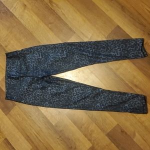 Zyia leopard scrunch butt leggings